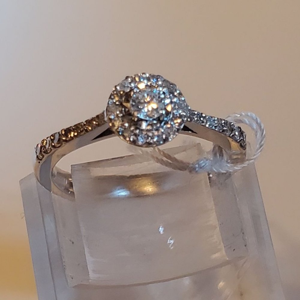 Brand  new beautiful diamond 14K  white gold ring - Picture 5 of 9